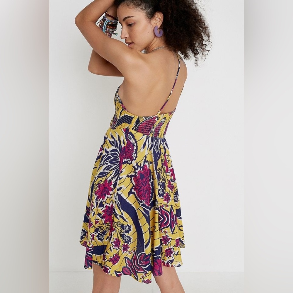 URBAN OUTFITTERS
Dahlia Asymmetrical Smocked Mini Dress